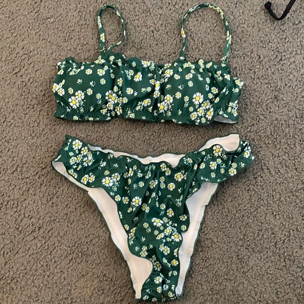 green daisy scalloped bikini